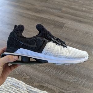 Nike SHOX Gravity b/w